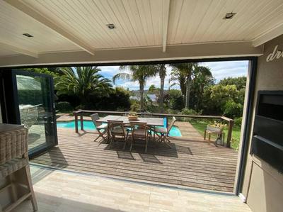 Open living family home in the Winelands