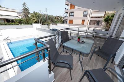 Design Apartment with swimming pool near the beach (A1)