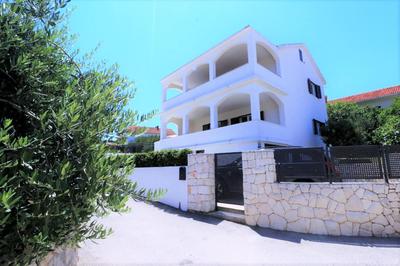 Villa Mendula Trogir - Luxury villa by the beach - heated pool - lush green garden
