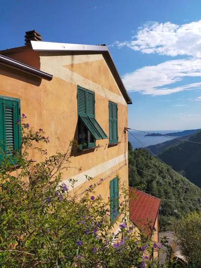 Cottage rustico con vista mare