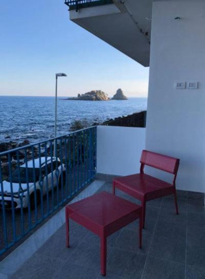 APPARTAMENTO FRONTE MARE ACi TREZZA