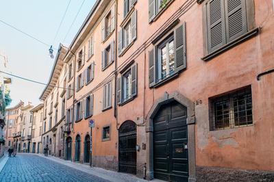 FEEL - Cozy Old Town
