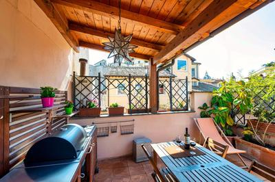 Banchi Nove, penthouse full of light and silence