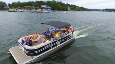 Loft , boat dock, 2 bedrooms , pet friendly