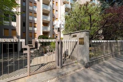 GuestHost - Massaua Roomy Vintage Apartment