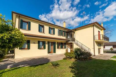 Elegant apartment and free car parking - Quite area