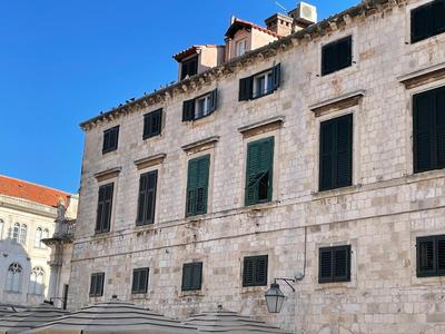 Lores Apartment
