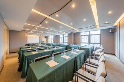 Atour Hotel Wuxi Huishan Wanda Plaza
