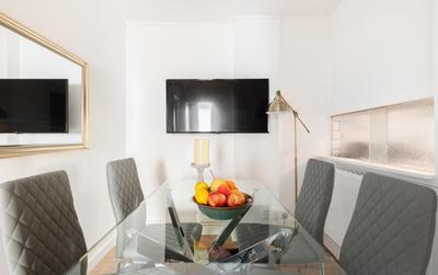 Spacious and Modern 4 Bed Apartment next to Borough Station