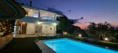 Heavenly Views-2-Apartment with Pool View Close to the Beach!