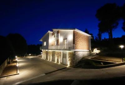 Villa Pica by PosarelliVillas