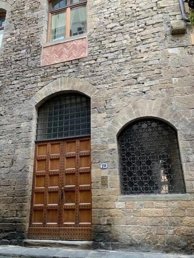 Apostoli Charme