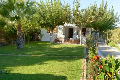 Flora's Garden House - close to Schinias Beach