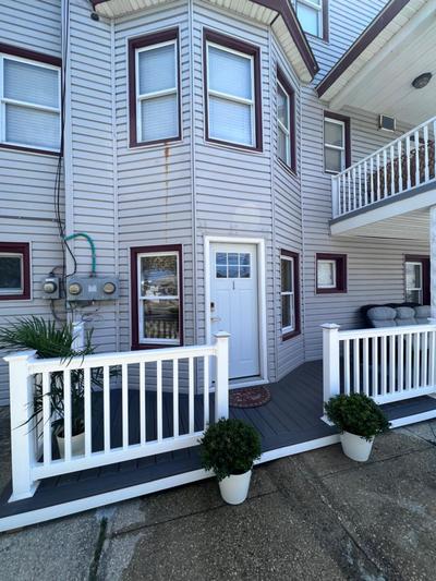 Ultra Modern - Entire 3 Bedroom Apartment - 5 min walk to the Beach