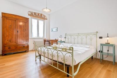San Vitale Elegant Flat