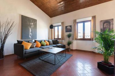 Via Ricasoli apartment, next to Accademia