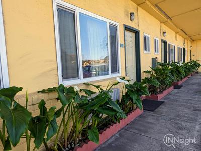 Deluxe Inn