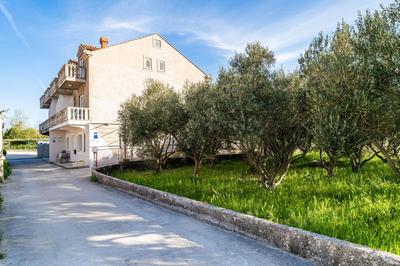 Francesca Guesthouse & Vardia Winery