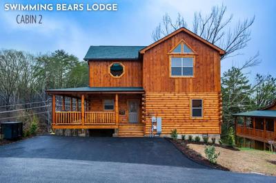 Swimming Bears Lodge Two Cabins with Pools and HotTubs