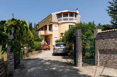 Mary-Helen Home - spacious cottage