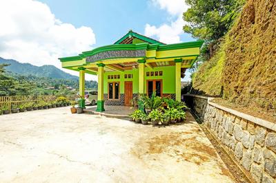 OYO Homes 91095 Desa Wisata Conto