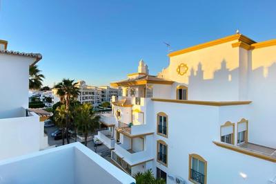 Albufeira Central Apartment, 10 mins walk to beach