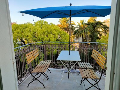 3 rooms, 2 bathrooms, in a villa. Lightfull, quiet and charm