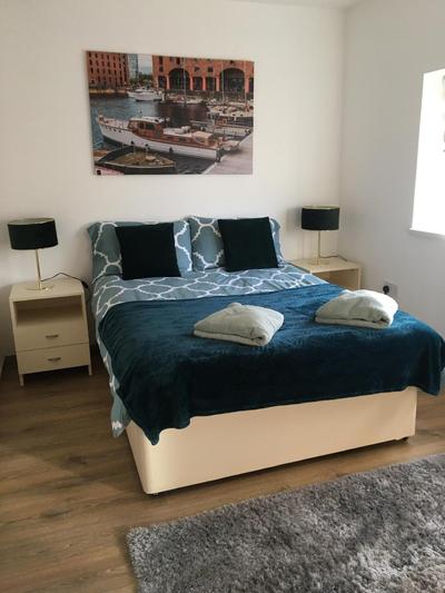 Modern 1 bedroom flat perfect for match or city break photo 5