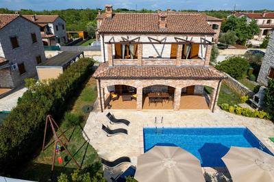 Rustic Villa Lara with pool
