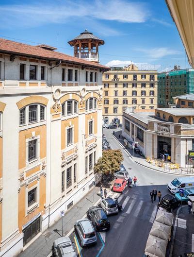Sunny flat near Villa Borghese