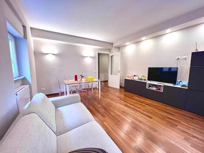 Contemporary central with lift and Ac apartment