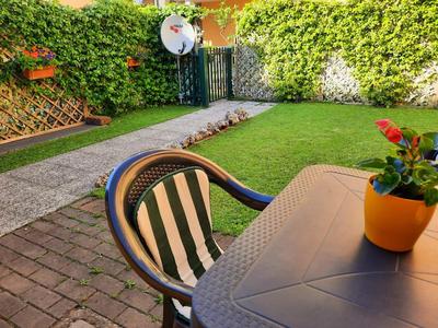 La casa di Davide con giardino e garage