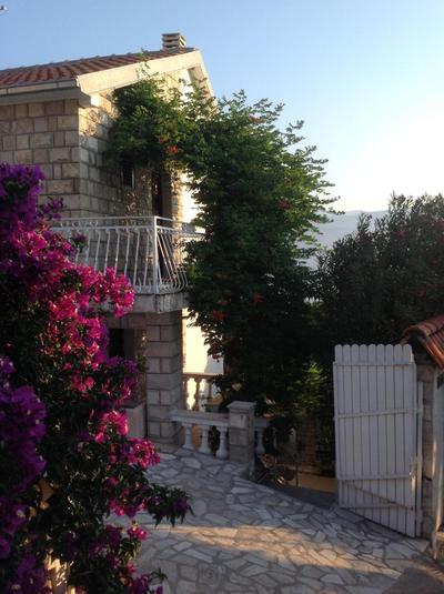 Seaview Apartments