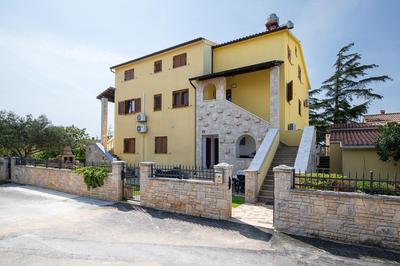 Apartments Dadic with parking & playground