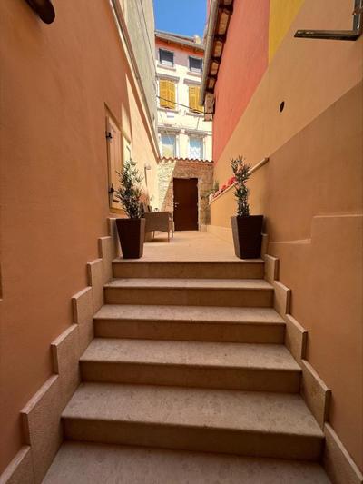 Villa Seaview! 3-apartments in old town!