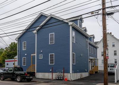 Pet Friendly 3BR Quincy Townhouse w Laundry, Free Parking, near MBTA Red Line 37