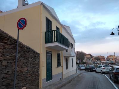 casetta sul porticciolo