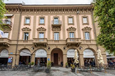 Plaza View Luxury Apartment, Alba