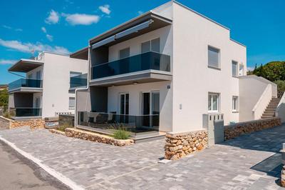 Apartment Mia Šimuni by Pag tours