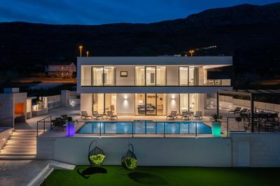 Luxury Villa Spotlight with Pool