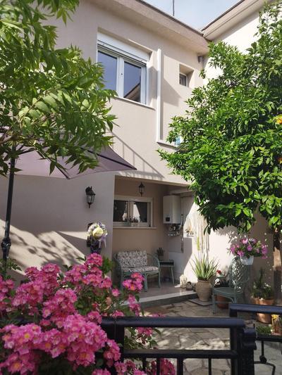 Mary's Dreamy Maisonette