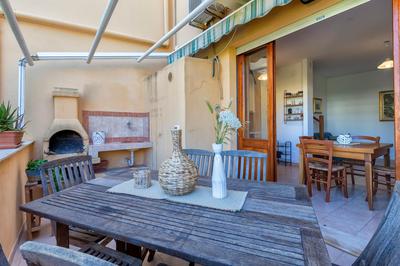 Dea Fertilia. Casa indipendente con vista mare.