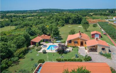 Stunning Home In Muntic