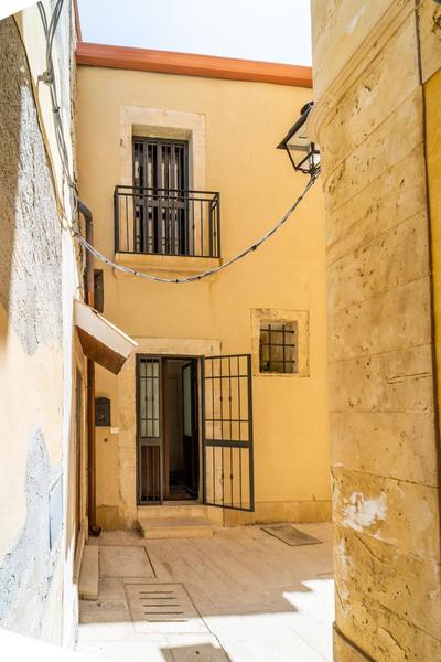 GuestHost - Casa Borbonica Cozy Apartment in Ortigia GROUND FLOOR