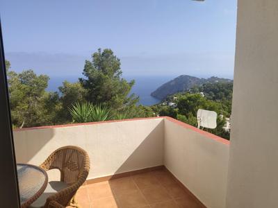 Semi-detached house, with an impressive view of the sea and the valley