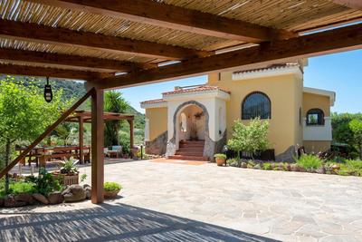Villa Saige , piscina con idromassaggio