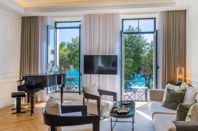 QUAI PROMENADE Brand-new! In front of the sea next to the old town