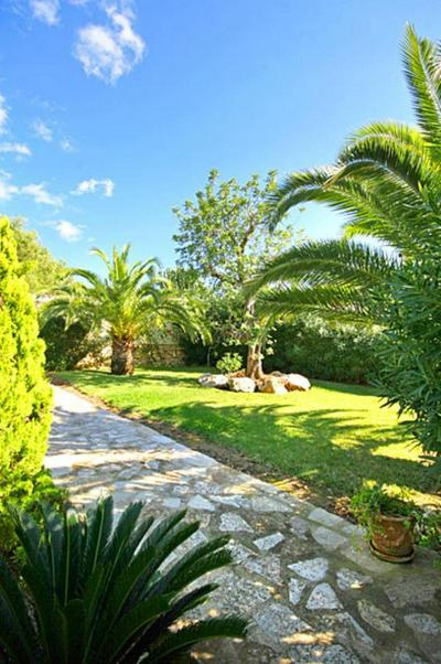 Villa Hermosa by Aguilarent