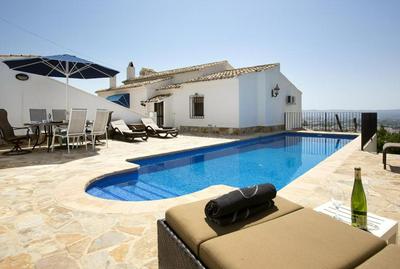 Bella Vista by Aguilarent