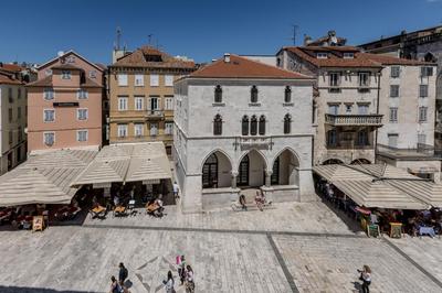 Main Square Duplex with Rooftop Terrace